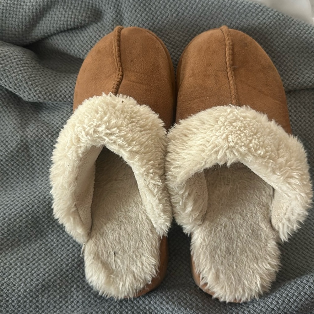 barely worn women’s slippers